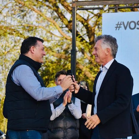 Darío Capitanía y Mauricio Macri en un acto a días de las elecciones municipales.