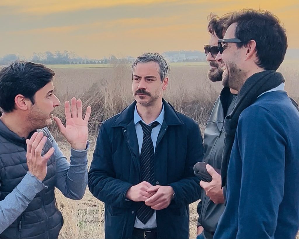 Tagni junto al equipo de trabajo del films